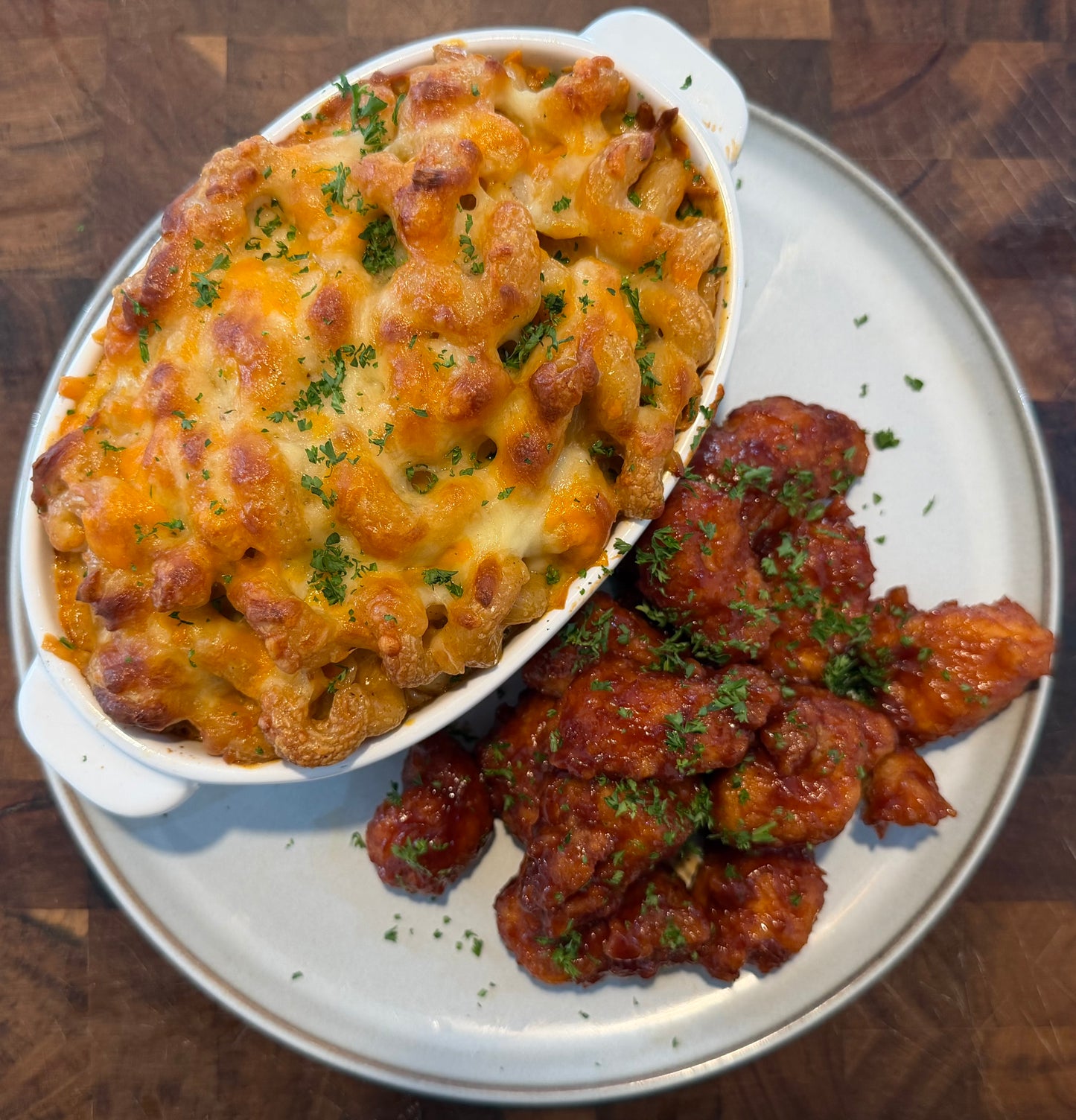 Honey BBQ Chicken Bites & Mac n Cheese